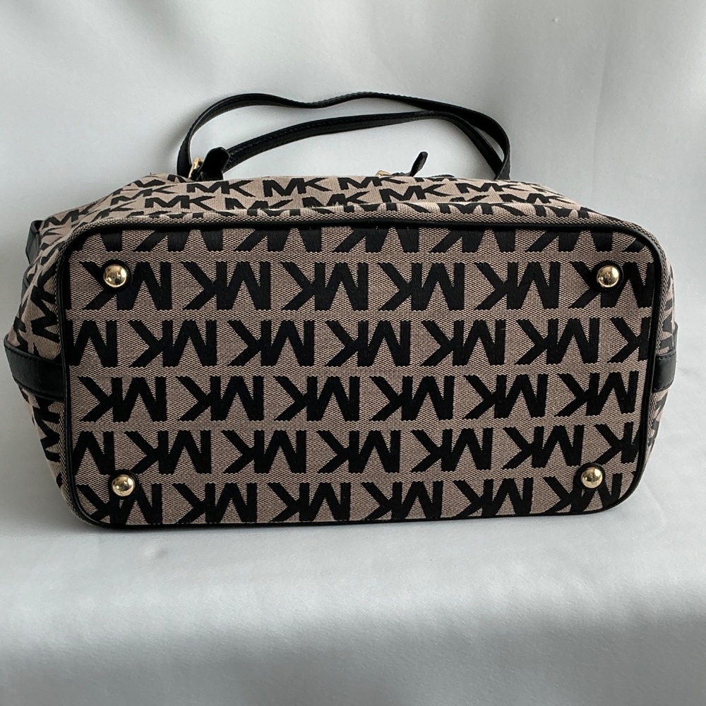 Michael Kors Tote Bag - Picture 6 of 16